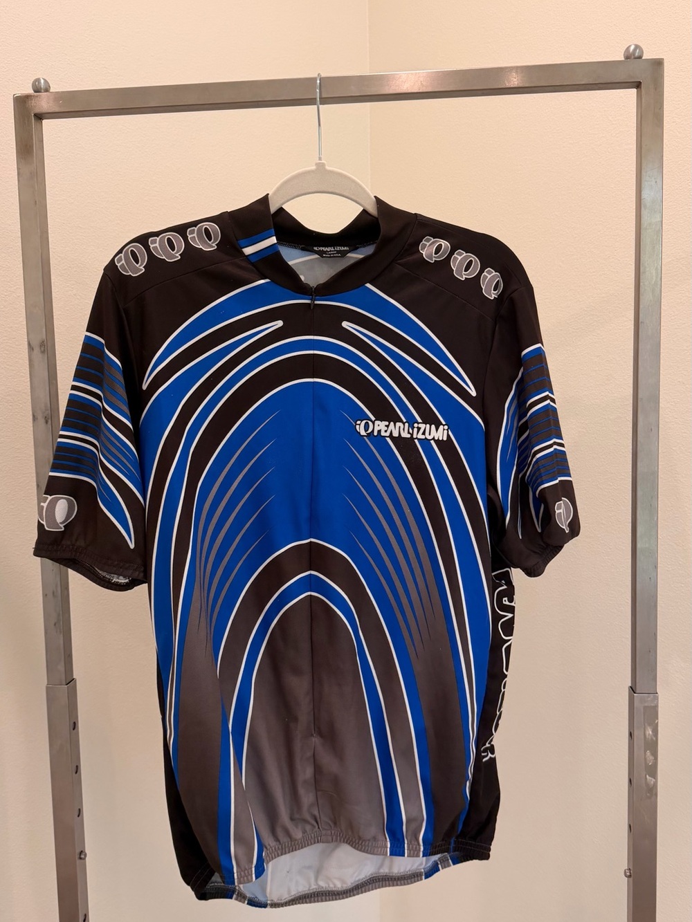 Pearl Izumi Men’s Black and Blue Short Sleeve Cycling Jersey